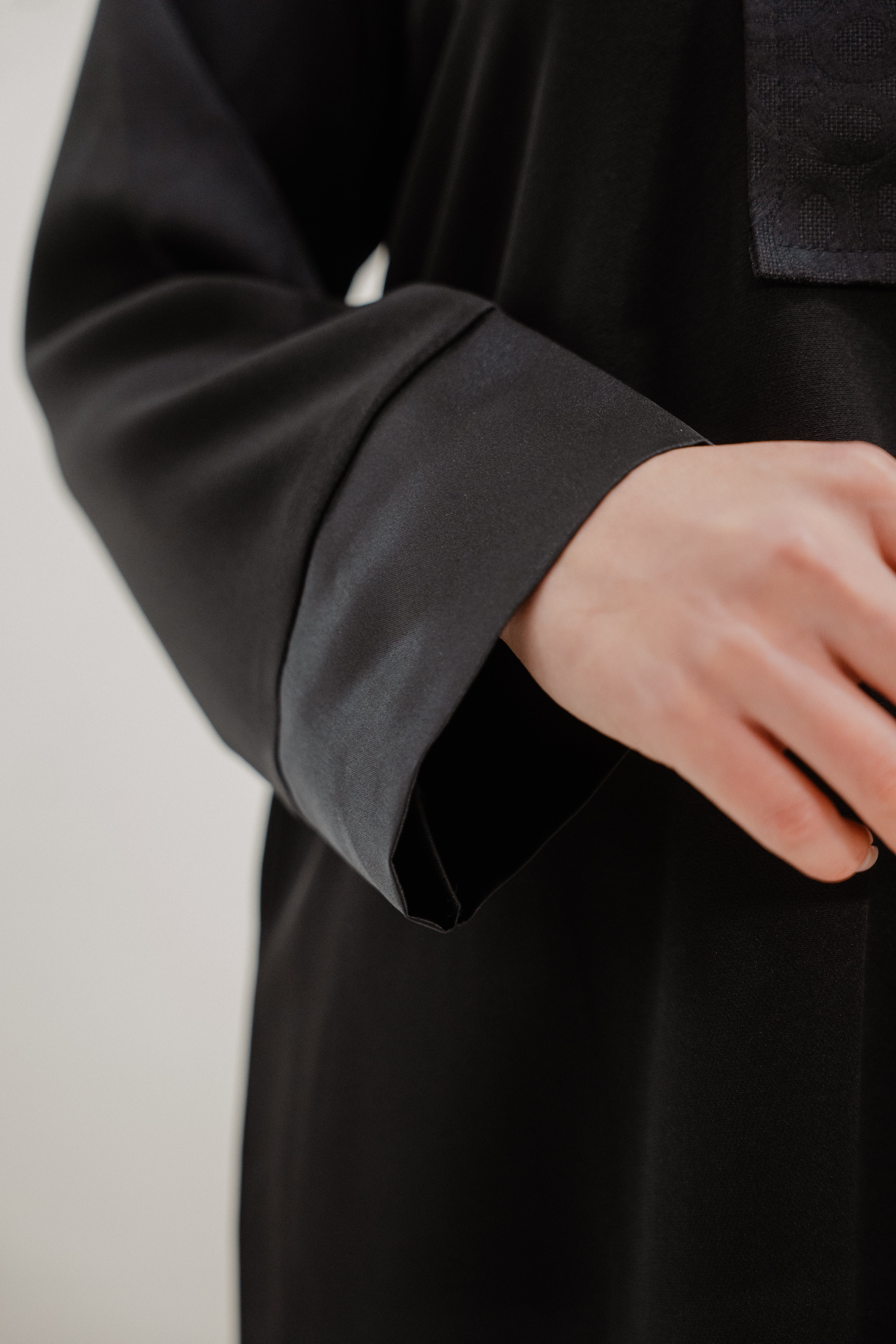 Black Short Sleeve Abaya – Élégance Aura Luxury Homewear