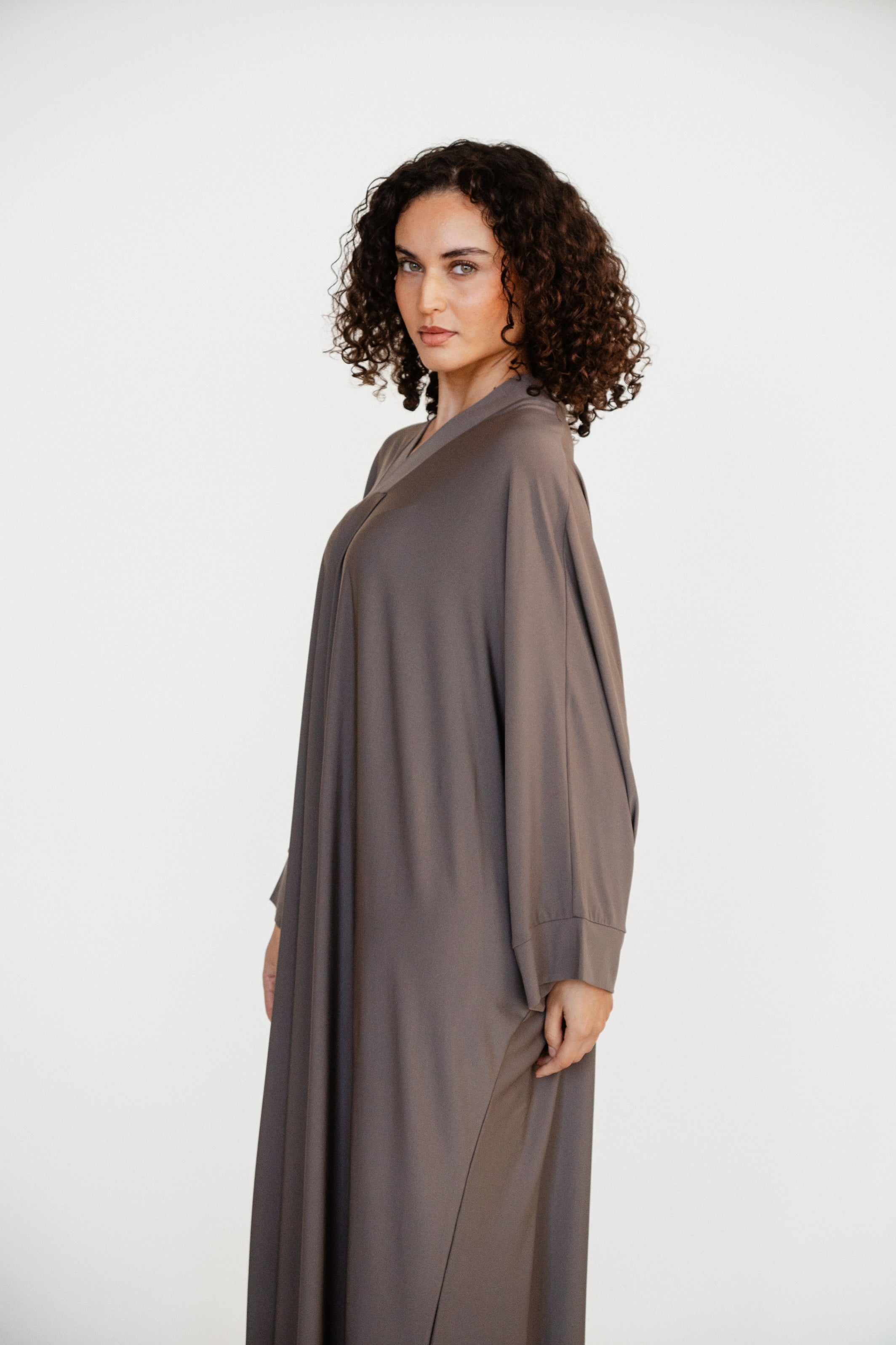 Taupe Abaya – Élégance Kandora Luxury Homewear