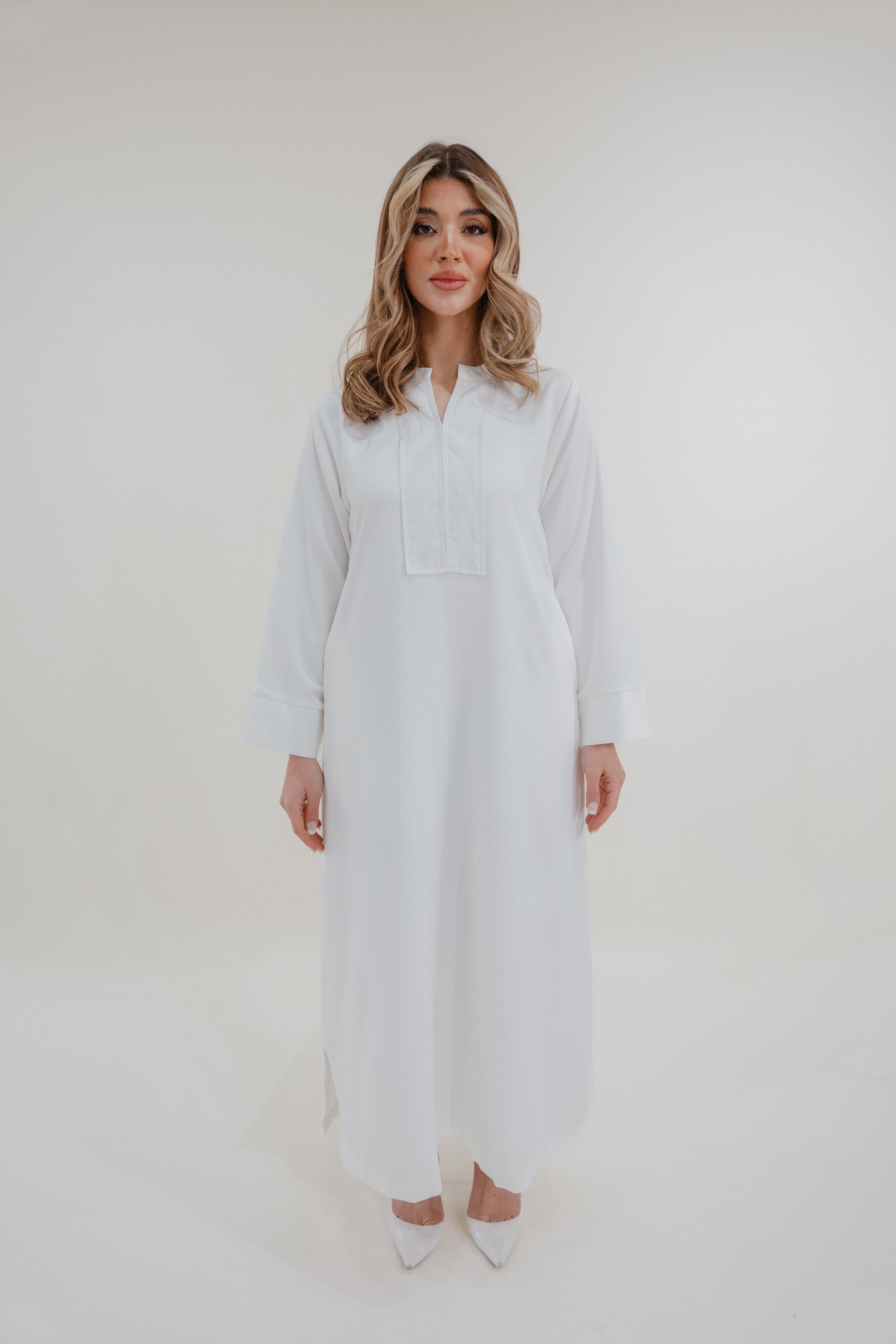 White Abaya – Élégance Aura Luxury Homewear