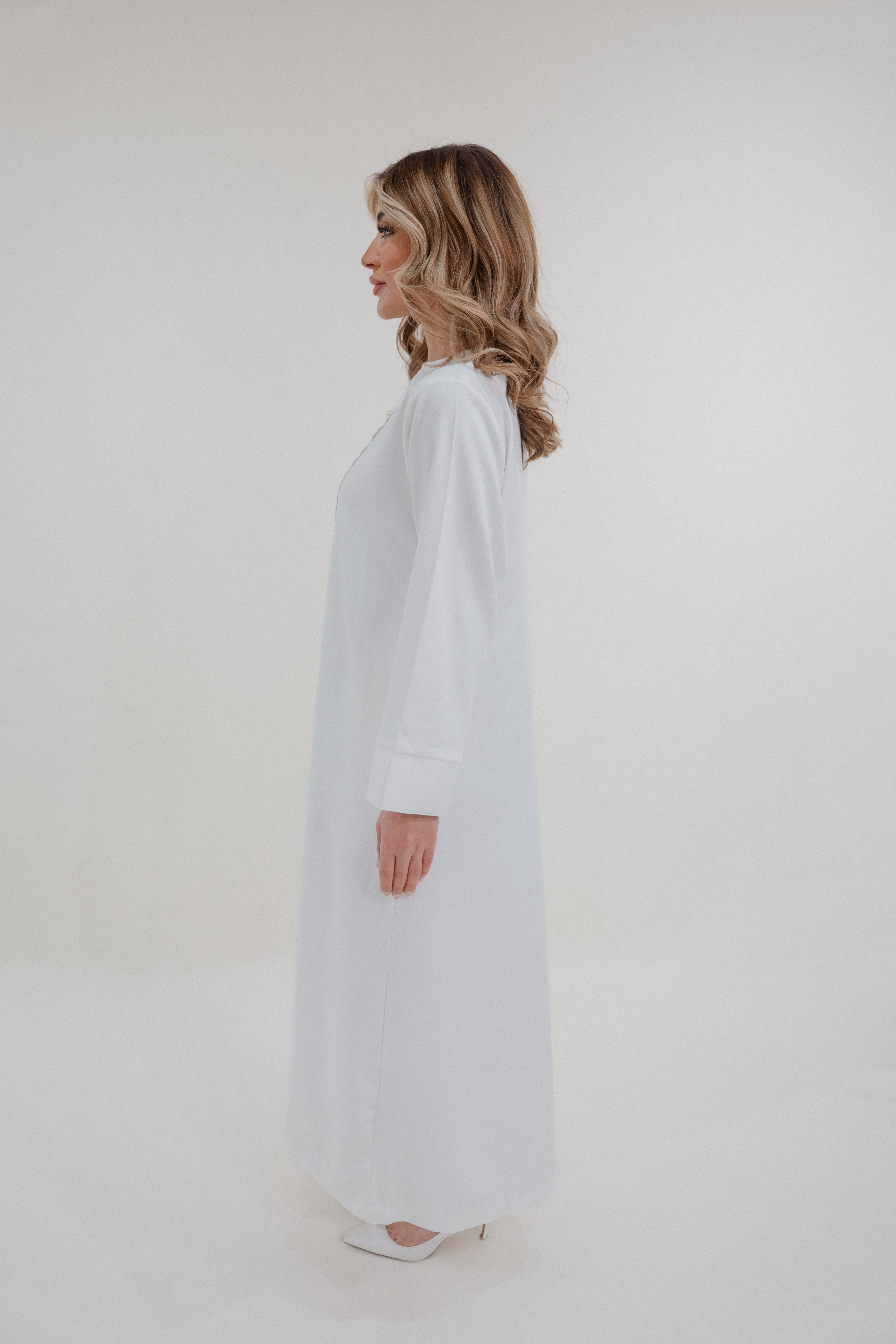 White Abaya – Élégance Aura Luxury Homewear