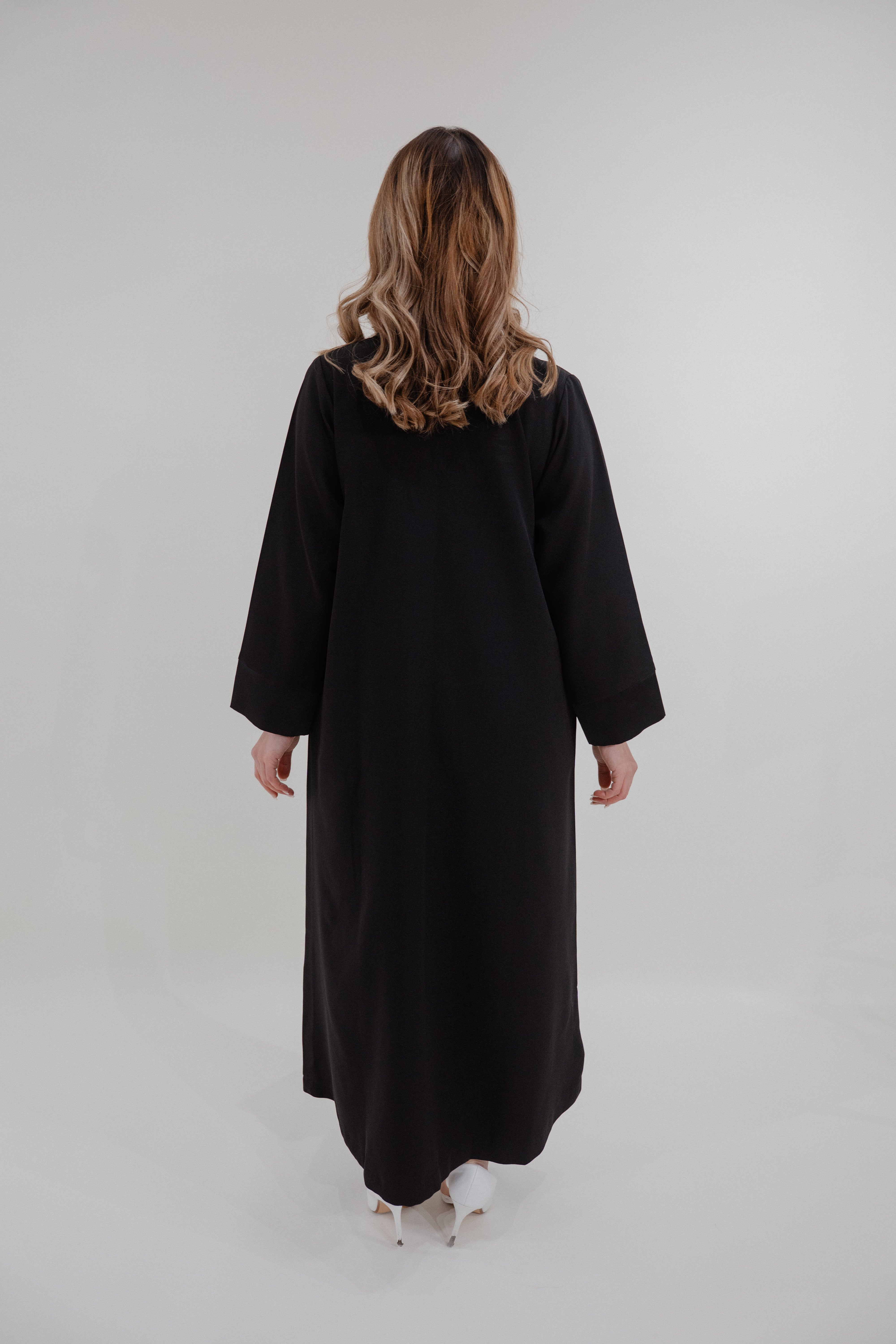 Black Abaya – Élégance Aura Luxury Homewear