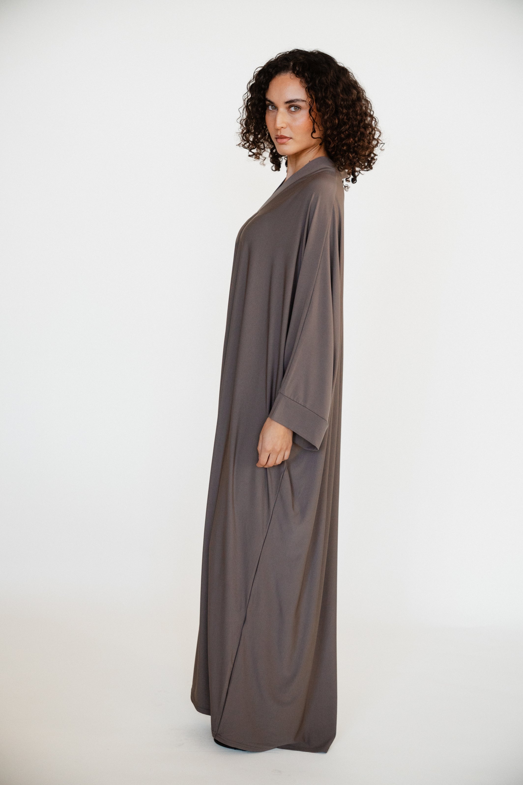 Taupe Abaya – Élégance Kandora Luxury Homewear